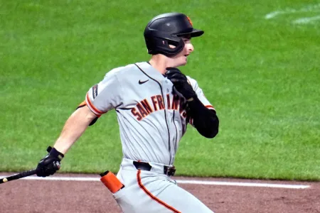 Hill stays hot: Giants split first two games in Pittsburgh